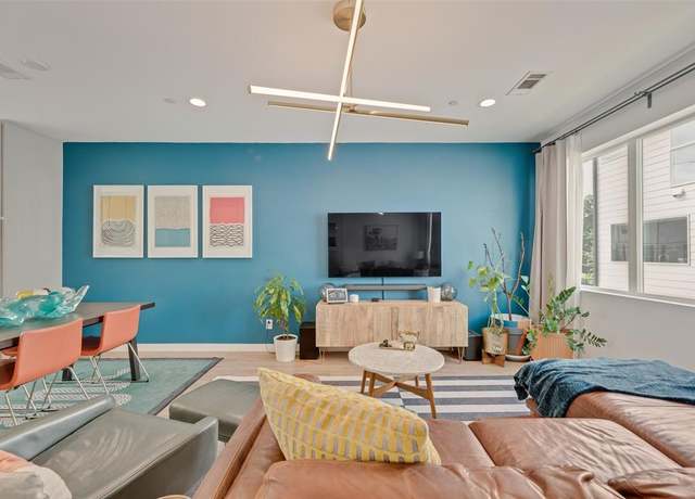 Property at 4705 Bryan St #302, Dallas, TX 75204, 2 beds, 2.5 baths