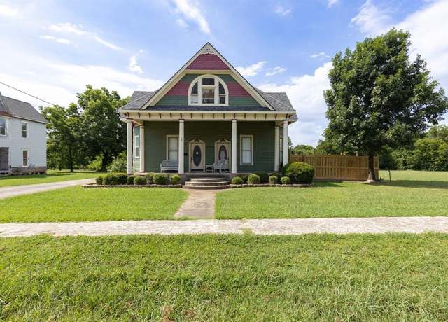 Property at 404 E Main St, Ladonia, TX 75449, 3 beds, 2.5 baths