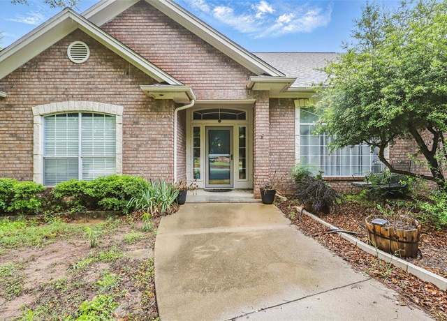 Property at 6100 N Waverly Ct, Granbury, TX 76049, 3 beds, 2.5 baths