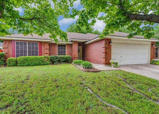 Property at 721 Sawyer Dr, Saginaw, TX 76179, 3 beds, 2 baths