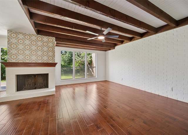 Property at 712 Oakwood Trl, Fort Worth, TX 76112, 3 beds, 2.5 baths