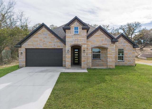 Property at 1105 Bandera Trl, Granbury, TX 76048, 4 beds, 2.5 baths