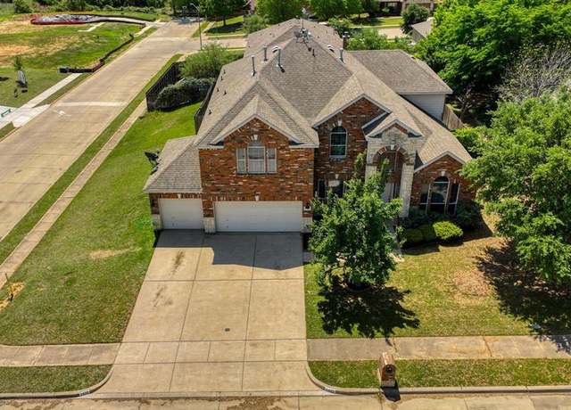 Property at 1432 Meadowlakes Dr, Azle, TX 76020, 5 beds, 3.5 baths