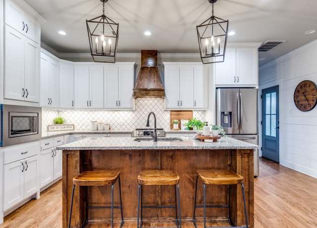 Property at 714 Dixie Ln, Whitewright, TX 75491, 3 beds, 2.5 baths