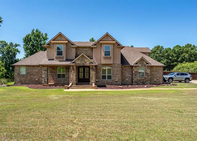 Property at 770 Dennard St, Longview, TX 75605, 4 beds, 3.5 baths