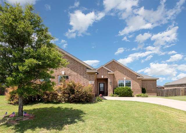 Property at 406 Lake St, Red Oak, TX 75154, 3 beds, 2 baths
