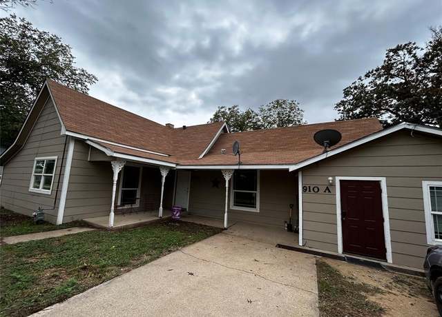 Property at 910 W Long St, Stephenville, TX 76401, 5 beds, 3 baths