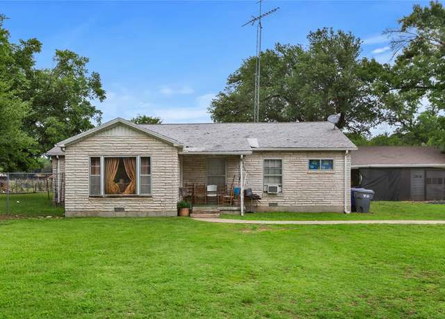 Property at 2816 Old Marlin Rd, Waco, TX 76705, 5 beds, 2 baths
