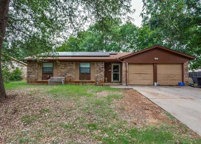 Property at 121 Quail Creek Dr, Crowley, TX 76036, 4 beds, 2 baths