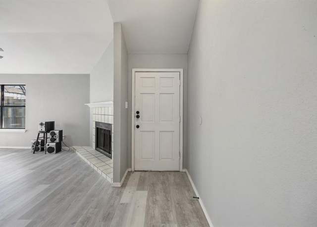 Property at 10239 Ridge Oak St, Dallas, TX 75227, 2 beds, 2 baths