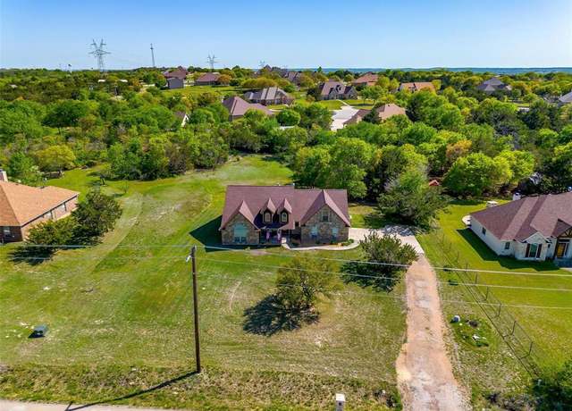 Property at 777 Trailwood Dr, Weatherford, TX 76085, 3 beds, 3 baths