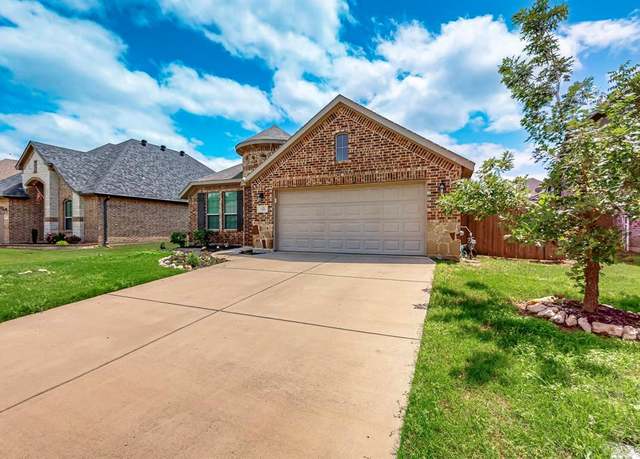 Property at 733 Ravenwood Dr, Saginaw, TX 76179, 3 beds, 2 baths