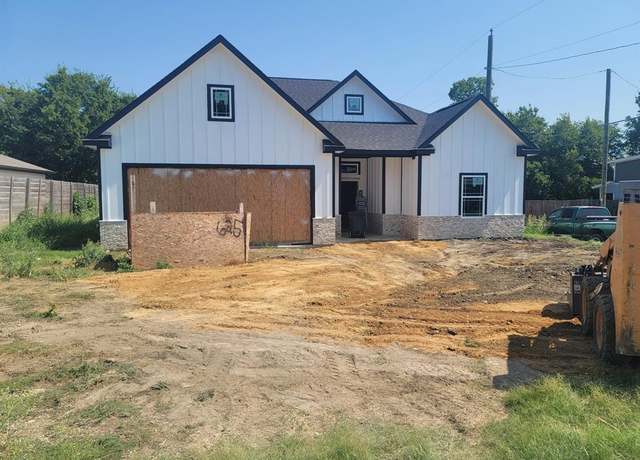 Property at 625 Atlanta St, Fort Worth, TX 76104, 3 beds, 2 baths