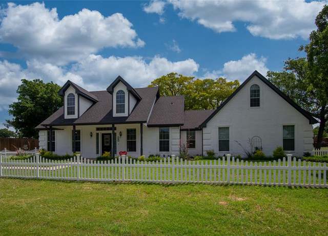 Property at 103 Saddle Club Rd, Weatherford, TX 76088, 3 beds, 2.5 baths
