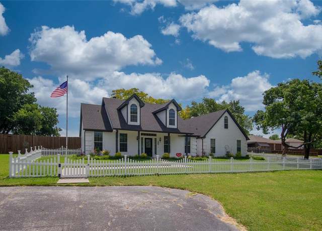 Property at 103 Saddle Club Rd, Weatherford, TX 76088, 3 beds, 2.5 baths