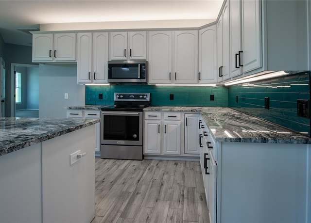 Property at 103 Saddle Club Rd, Weatherford, TX 76088, 3 beds, 2.5 baths