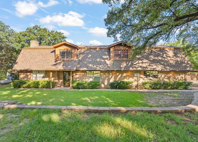 Property at 7 Fox Hollow Rd, Joshua, TX 76058, 4 beds, 3 baths