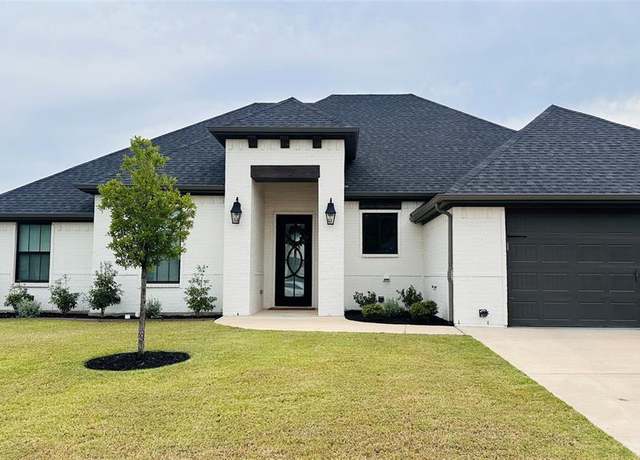 Property at 3021 Nob Hill Dr, Burleson, TX 76028, 4 beds, 3 baths