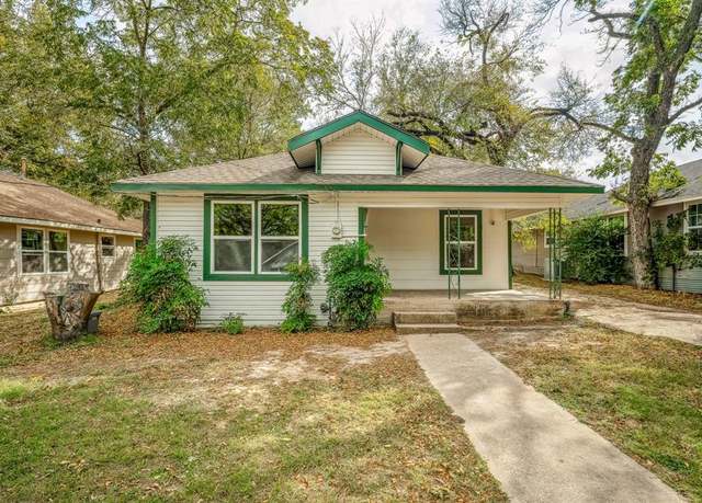 Property at 1046 W Green St, Stephenville, TX 76401, 3 beds, 2.5 baths