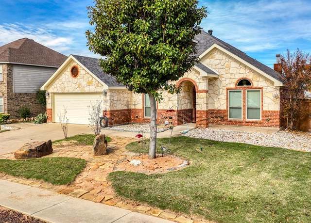 Property at 914 Randall Rd, Weatherford, TX 76087, 4 beds, 3 baths