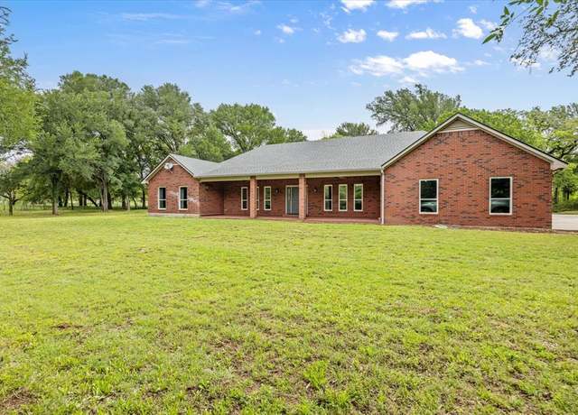 Property at 107 Pleasant Valley Ln, Weatherford, TX 76087, 3 beds, 2 baths