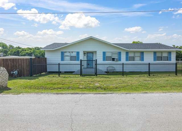 Property at 707 Washington St, Ennis, TX 75119, 3 beds, 1 bath