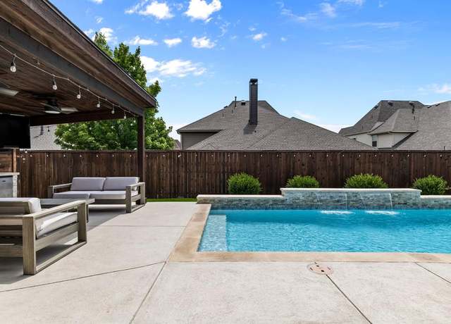 Property at 1020 Highpoint Way, Roanoke, TX 76262, 5 beds, 4.5 baths