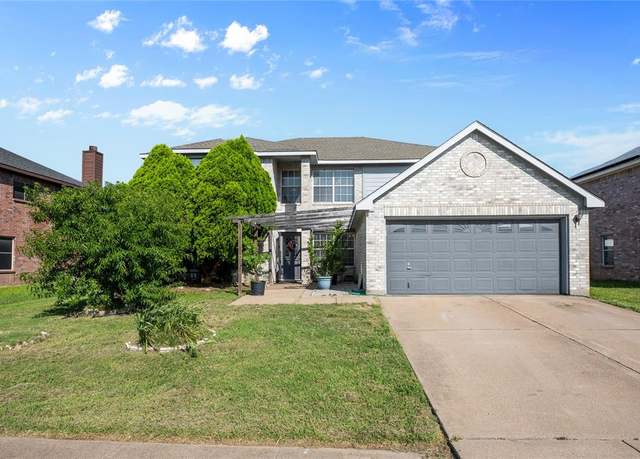 Property at 2303 Mainsail Ln, Arlington, TX 76002, 5 beds, 3.5 baths