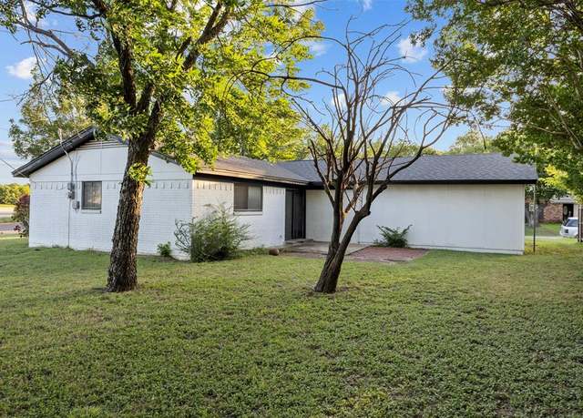 Property at 2700 Birch Park Dr, Richland Hills, TX 76118, 3 beds, 2 baths