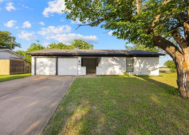 Property at 2700 Birch Park Dr, Richland Hills, TX 76118, 3 beds, 2 baths