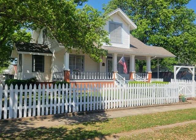 Property at 201 N Main St, Leonard, TX 75452, 4 beds, 2 baths