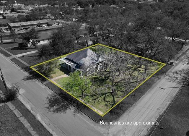 Property at 420 W Ross St, Hamilton, TX 76531