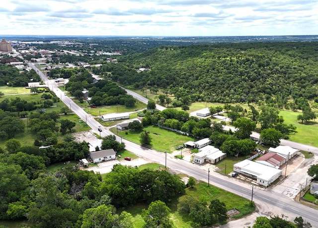 Property at 1119 W Hubbard St, Mineral Wells, TX 76067