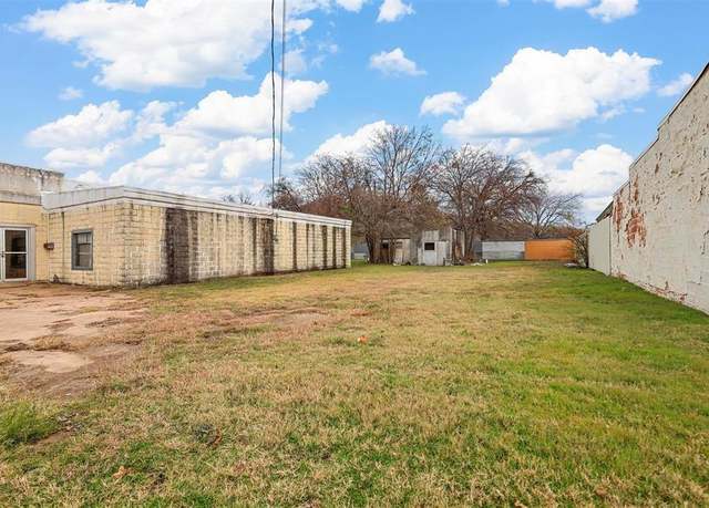Property at 1119 W Hubbard St, Mineral Wells, TX 76067