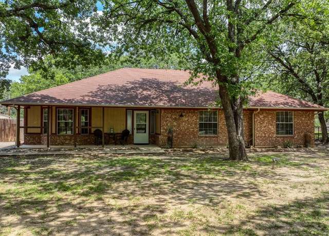 Property at 226 Oak St, Springtown, TX 76082, 3 beds, 2 baths