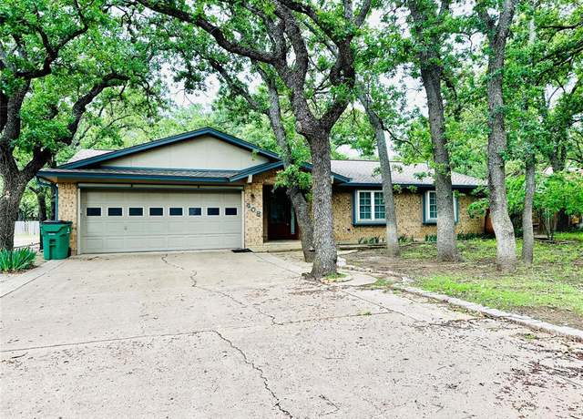 Property at 408 Briarwood Dr, Eastland, TX 76448, 4 beds, 3 baths