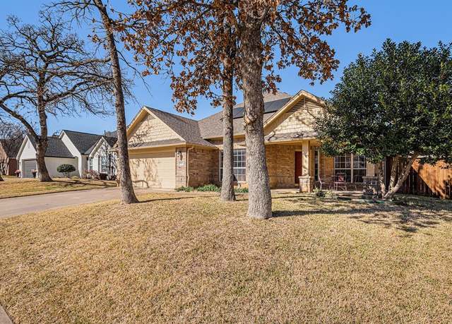 Property at 813 Royal Oak Ln, Burleson, TX 76028, 3 beds, 2 baths