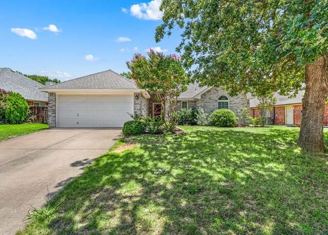 Property at 2906 Yukon Dr, Corinth, TX 76210, 3 beds, 2 baths