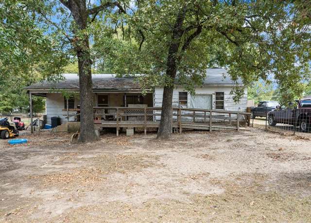 Property at 106 Winter Ln, Mabank, TX 75156, 3 beds, 2 baths