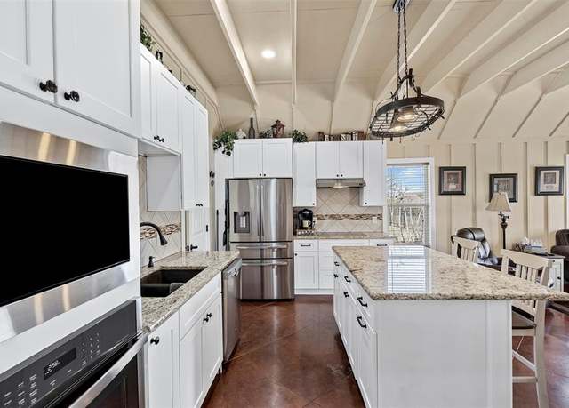 Property at 2118 Darby Dan Ct, Granbury, TX 76049, 3 beds, 2 baths