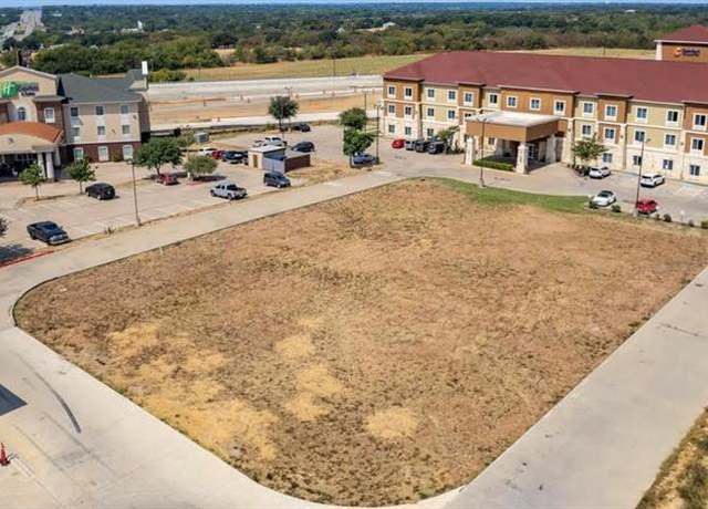 Property at 805 N Parkway Dr, Alvarado, TX 76009