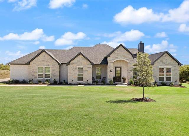 Property at 1028 Gatlin Cir, Springtown, TX 76082, 3 beds, 2.5 baths