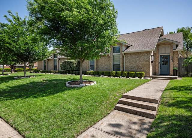 Property at 10654 Sandpiper Ln, Dallas, TX 75230, 3 beds, 2.5 baths