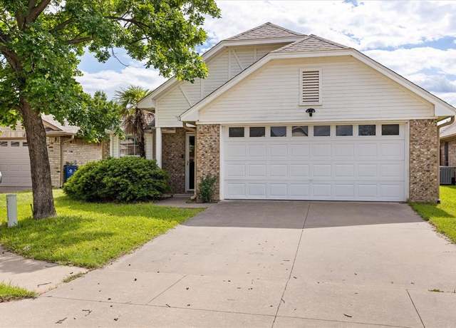 Property at 1010 Dawn Ct, Granbury, TX 76048, 2 beds, 2 baths