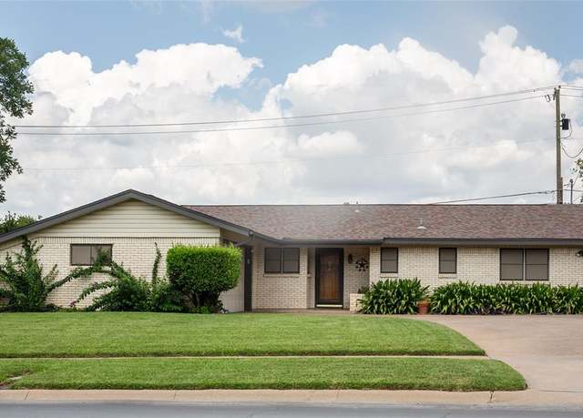 Property at 411 S Ridgeway Dr, Cleburne, TX 76033, 3 beds, 2 baths