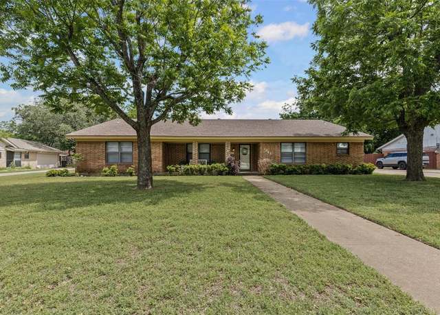 Property at 1243 Wedgewood Dr, Cleburne, TX 76033, 3 beds, 3 baths