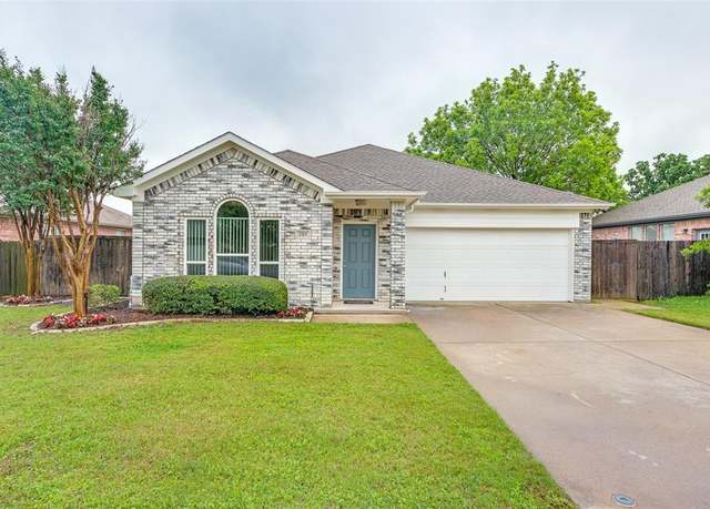 Property at 2312 Wildwood Ln, Denton, TX 76210, 3 beds, 2 baths