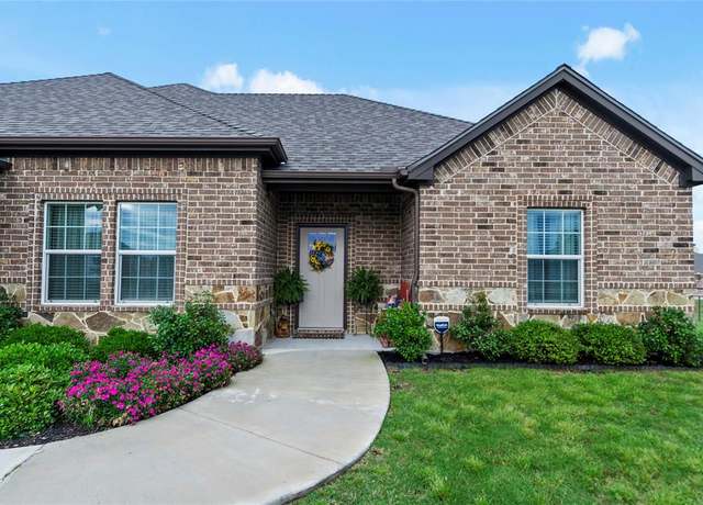 Property at 141 Walnut St, Paradise, TX 76073, 3 beds, 2 baths