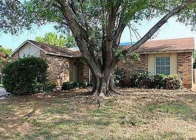 Property at 3808 Longmeadow Way, Fort Worth, TX 76133, 3 beds, 2 baths