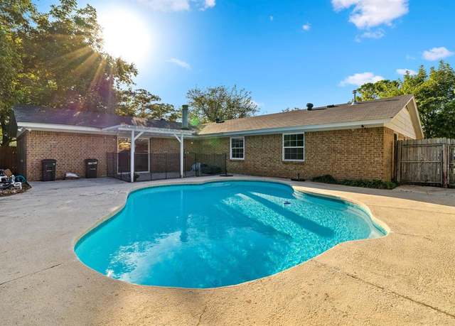 Property at 512 Saddle Ridge Ln, Saginaw, TX 76179, 3 beds, 2 baths
